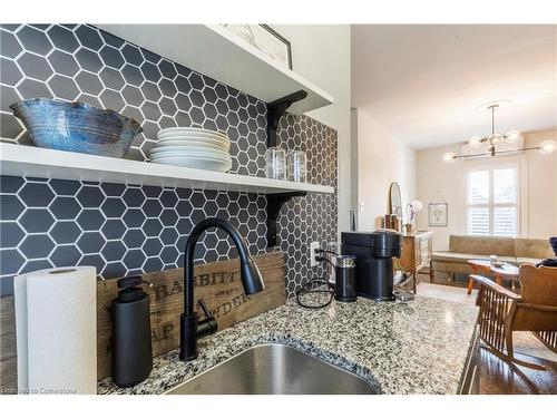 488 Catharine Street N, Hamilton, ON - Indoor Photo Showing Kitchen