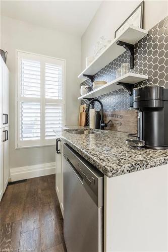 488 Catharine Street N, Hamilton, ON - Indoor Photo Showing Kitchen With Upgraded Kitchen