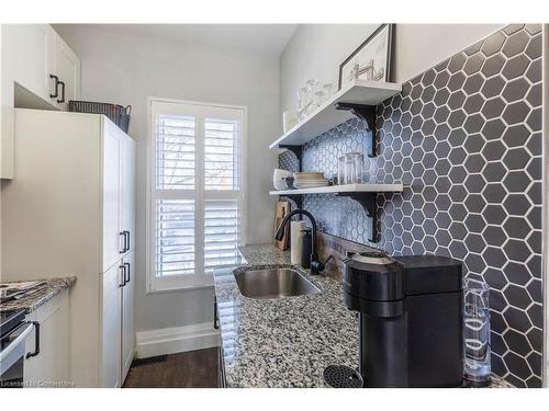 488 Catharine Street N, Hamilton, ON - Indoor Photo Showing Kitchen