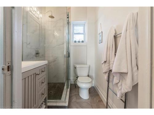 488 Catharine Street N, Hamilton, ON - Indoor Photo Showing Bathroom