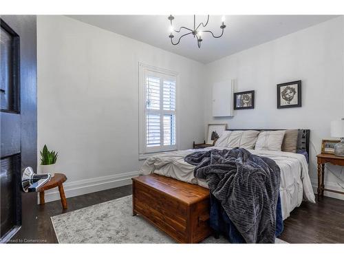 488 Catharine Street N, Hamilton, ON - Indoor Photo Showing Bedroom