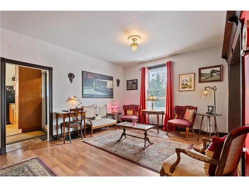 35 Jones Street, Hamilton, ON - Indoor Photo Showing Living Room