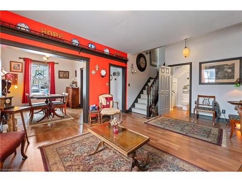 35 Jones Street, Hamilton, ON - Indoor Photo Showing Living Room