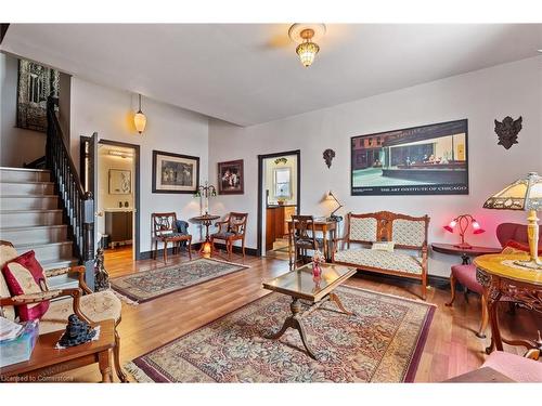 35 Jones Street, Hamilton, ON - Indoor Photo Showing Living Room