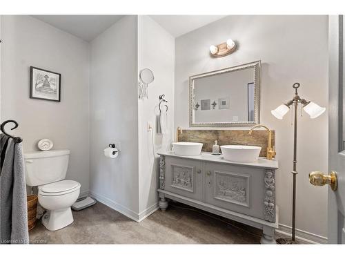 35 Jones Street, Hamilton, ON - Indoor Photo Showing Bathroom