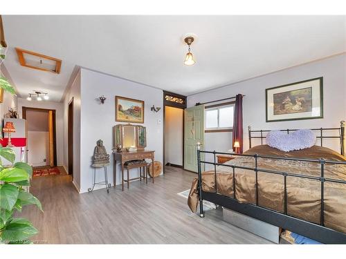 35 Jones Street, Hamilton, ON - Indoor Photo Showing Bedroom