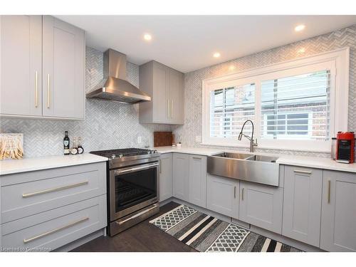 24 East 39Th Street, Hamilton, ON - Indoor Photo Showing Kitchen With Double Sink With Upgraded Kitchen