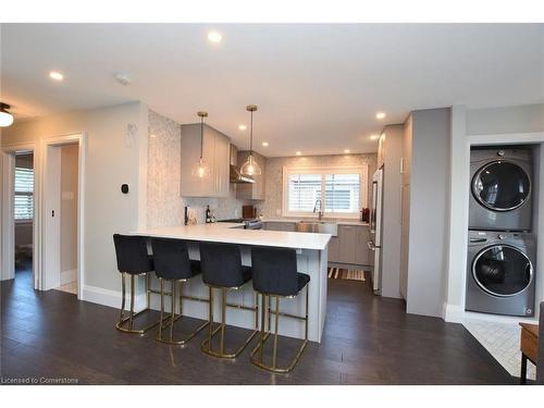 24 East 39Th Street, Hamilton, ON - Indoor Photo Showing Kitchen