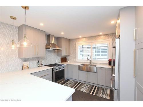 24 East 39Th Street, Hamilton, ON - Indoor Photo Showing Kitchen With Double Sink With Upgraded Kitchen