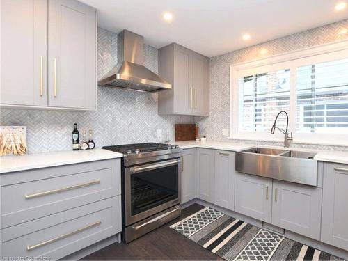 24 East 39Th Street, Hamilton, ON - Indoor Photo Showing Kitchen With Double Sink With Upgraded Kitchen