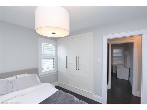 24 East 39Th Street, Hamilton, ON - Indoor Photo Showing Bedroom