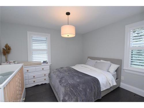 24 East 39Th Street, Hamilton, ON - Indoor Photo Showing Bedroom