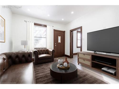 5 Easton Street, Cambridge, ON - Indoor Photo Showing Living Room