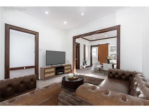 5 Easton Street, Cambridge, ON - Indoor Photo Showing Living Room