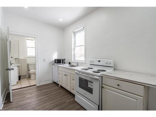 5 Easton Street, Cambridge, ON - Indoor Photo Showing Kitchen With Double Sink