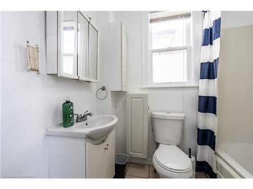 5 Easton Street, Cambridge, ON - Indoor Photo Showing Bathroom