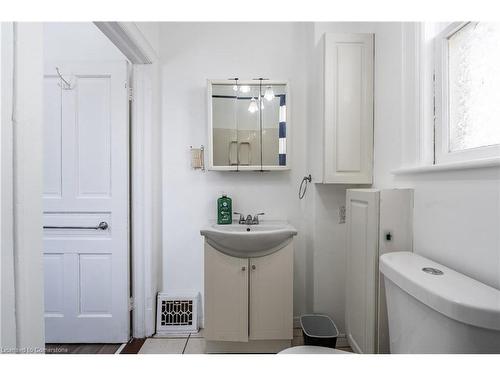 5 Easton Street, Cambridge, ON - Indoor Photo Showing Bathroom