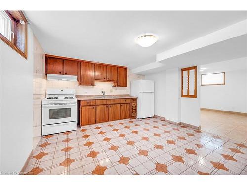 144 Deschene Avenue, Hamilton, ON - Indoor Photo Showing Kitchen