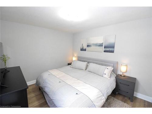 176 East 43Rd Street, Hamilton, ON - Indoor Photo Showing Bedroom