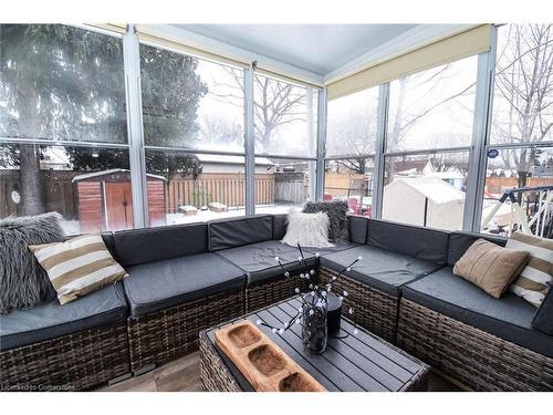 176 East 43Rd Street, Hamilton, ON - Indoor Photo Showing Living Room