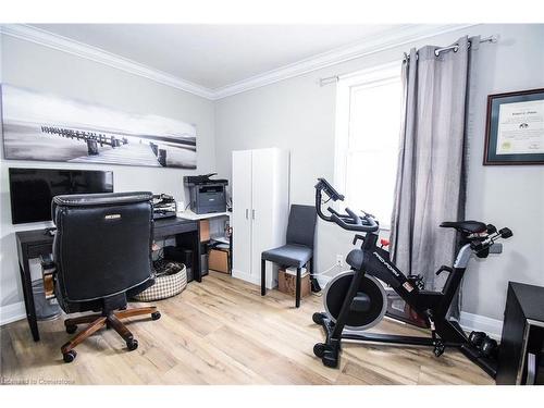 176 East 43Rd Street, Hamilton, ON - Indoor Photo Showing Gym Room