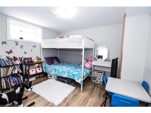 176 East 43Rd Street, Hamilton, ON - Indoor Photo Showing Bedroom