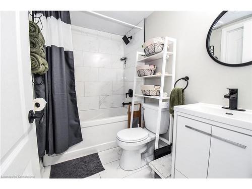 176 East 43Rd Street, Hamilton, ON - Indoor Photo Showing Bathroom