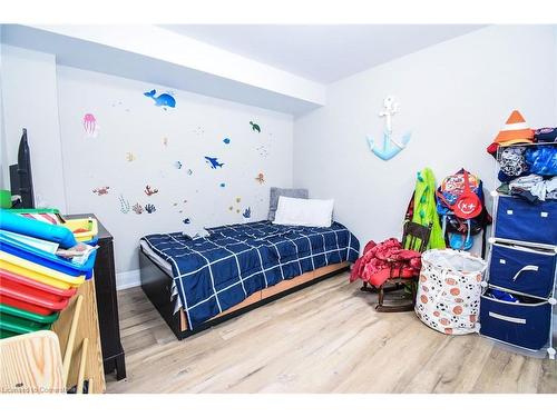 176 East 43Rd Street, Hamilton, ON - Indoor Photo Showing Bedroom