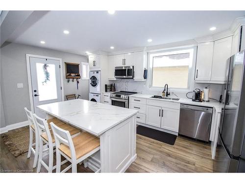 176 East 43Rd Street, Hamilton, ON - Indoor Photo Showing Kitchen With Upgraded Kitchen