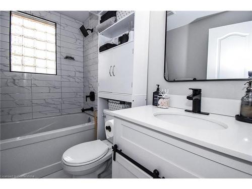 176 East 43Rd Street, Hamilton, ON - Indoor Photo Showing Bathroom