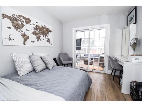 176 East 43Rd Street, Hamilton, ON - Indoor Photo Showing Bedroom