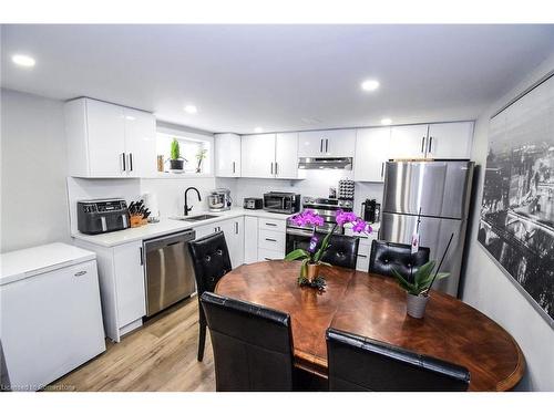 176 East 43Rd Street, Hamilton, ON - Indoor Photo Showing Kitchen