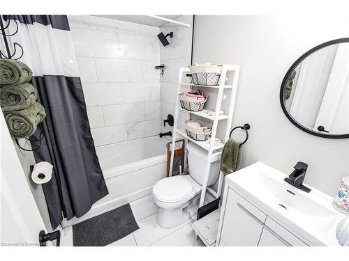 176 East 43Rd Street, Hamilton, ON - Indoor Photo Showing Bathroom