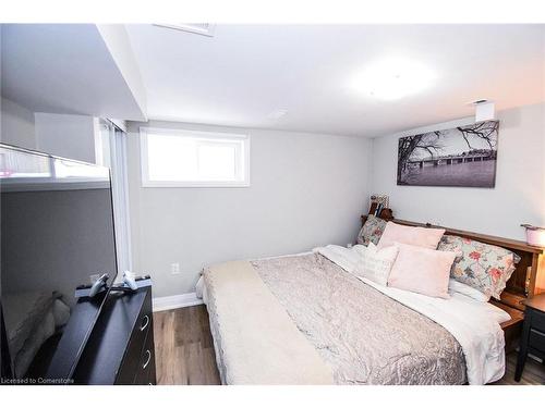 176 East 43Rd Street, Hamilton, ON - Indoor Photo Showing Bedroom