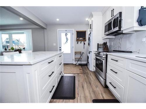 176 East 43Rd Street, Hamilton, ON - Indoor Photo Showing Kitchen With Upgraded Kitchen