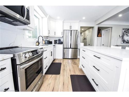 176 East 43Rd Street, Hamilton, ON - Indoor Photo Showing Kitchen With Upgraded Kitchen