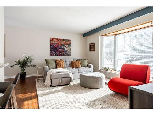 5286 Woodhaven Drive, Burlington, ON - Indoor Photo Showing Living Room