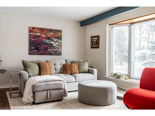 5286 Woodhaven Drive, Burlington, ON - Indoor Photo Showing Living Room