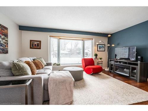 5286 Woodhaven Drive, Burlington, ON - Indoor Photo Showing Living Room