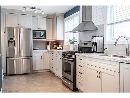 5286 Woodhaven Drive, Burlington, ON - Indoor Photo Showing Kitchen With Stainless Steel Kitchen With Upgraded Kitchen