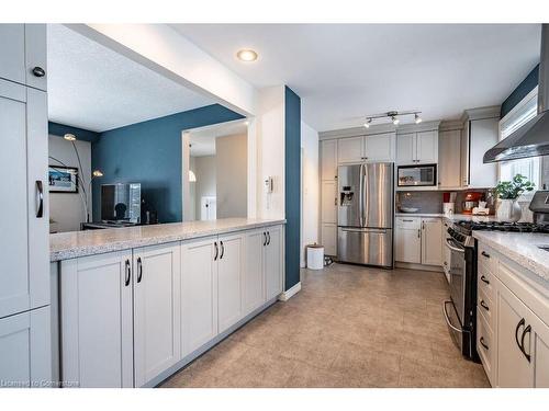 5286 Woodhaven Drive, Burlington, ON - Indoor Photo Showing Kitchen With Stainless Steel Kitchen