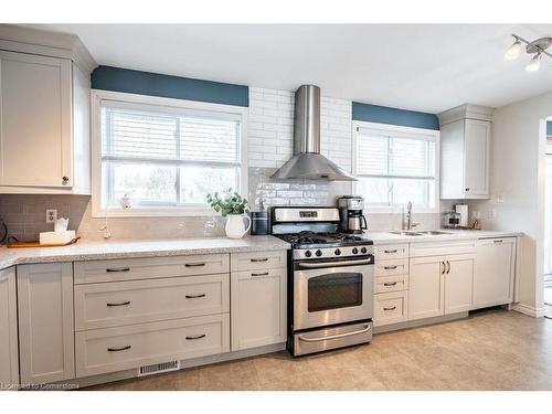 5286 Woodhaven Drive, Burlington, ON - Indoor Photo Showing Kitchen