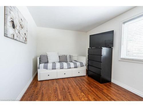 5286 Woodhaven Drive, Burlington, ON - Indoor Photo Showing Bedroom