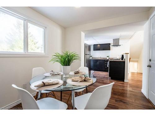 5286 Woodhaven Drive, Burlington, ON - Indoor Photo Showing Dining Room