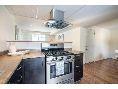 5286 Woodhaven Drive, Burlington, ON - Indoor Photo Showing Kitchen