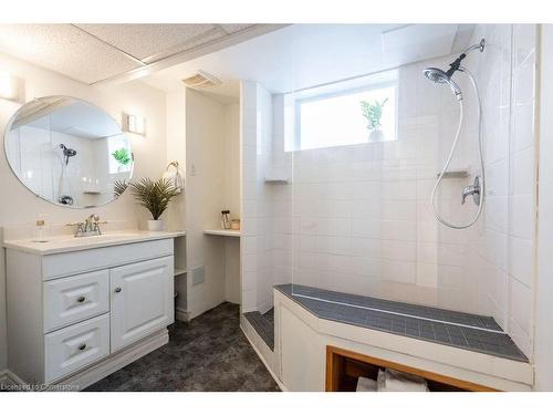 5286 Woodhaven Drive, Burlington, ON - Indoor Photo Showing Bathroom