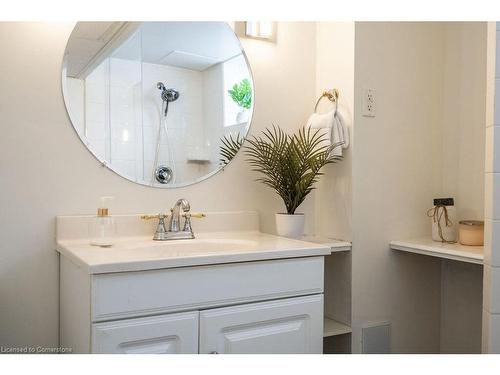 5286 Woodhaven Drive, Burlington, ON - Indoor Photo Showing Bathroom