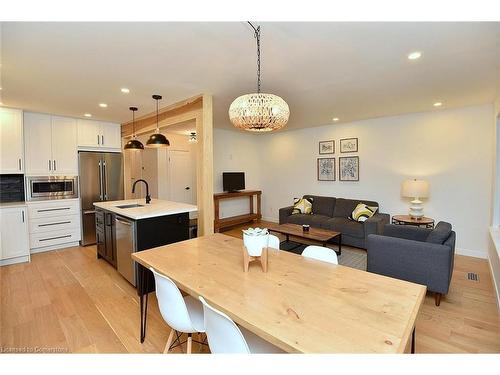 145 Winchester Boulevard, Hamilton, ON - Indoor Photo Showing Dining Room