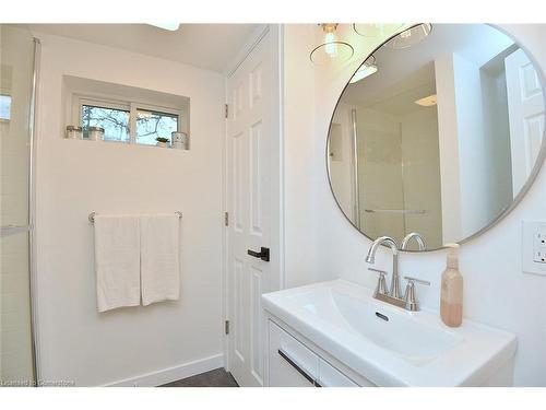 145 Winchester Boulevard, Hamilton, ON - Indoor Photo Showing Bathroom