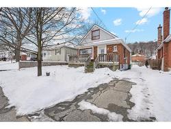 240 Cloverdale Avenue  Hamilton, ON L8K 4M6